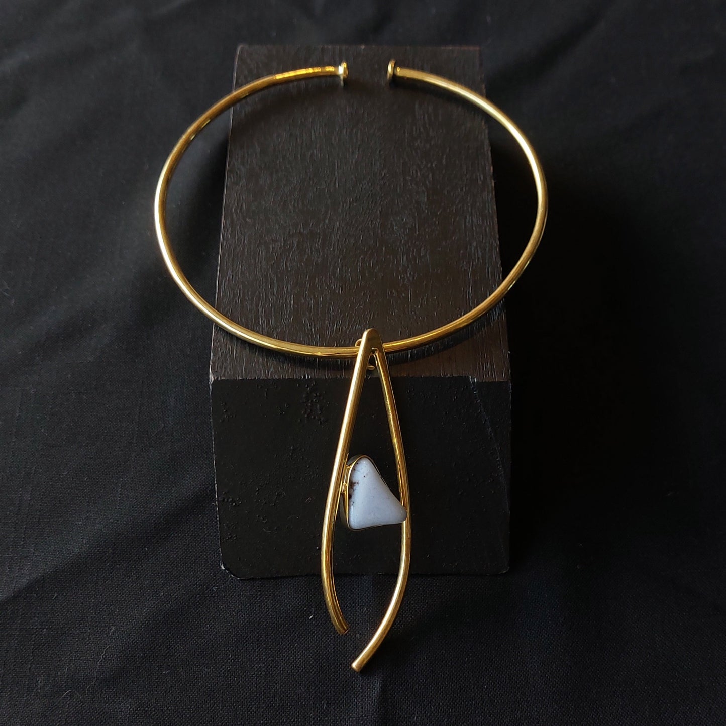 Brass necklace 114 - White Agate