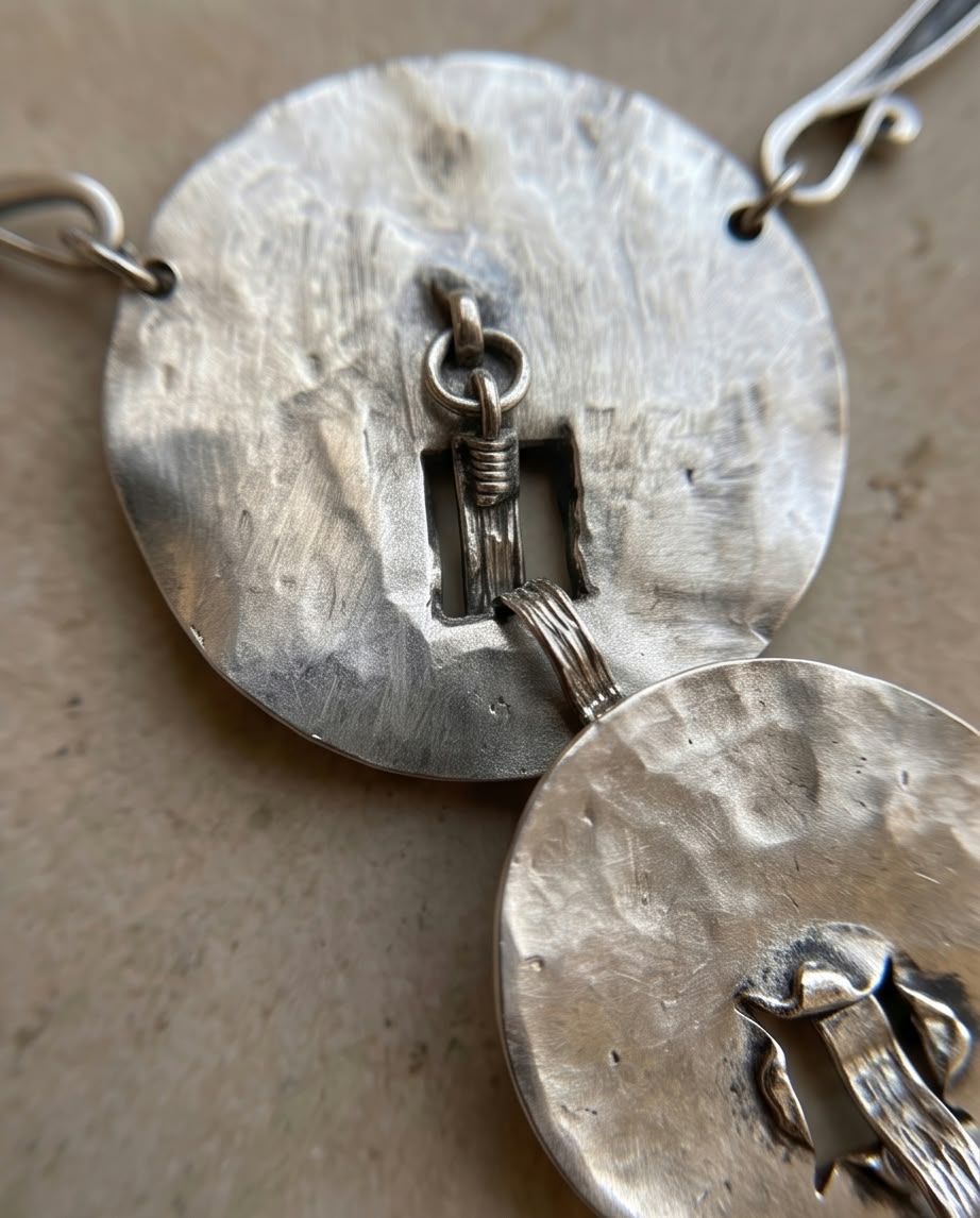 Silver-tone necklace 246
